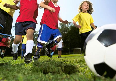 Ideas de ejercicios básicos de futbol para entrenar con niños